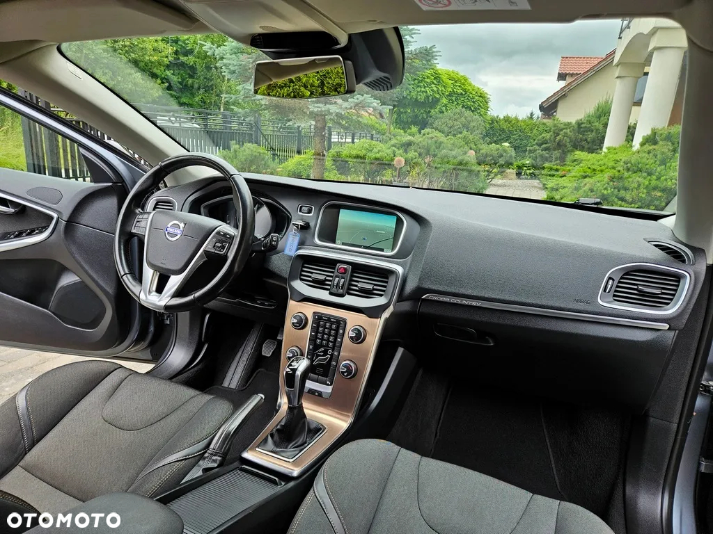 Volvo V40 Cross Country - 13