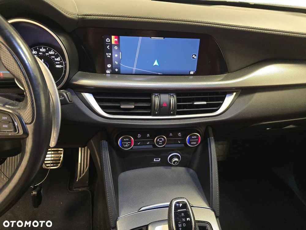 Alfa Romeo Stelvio 2.0 Turbo 16V AT8-Q4 Veloce - 10