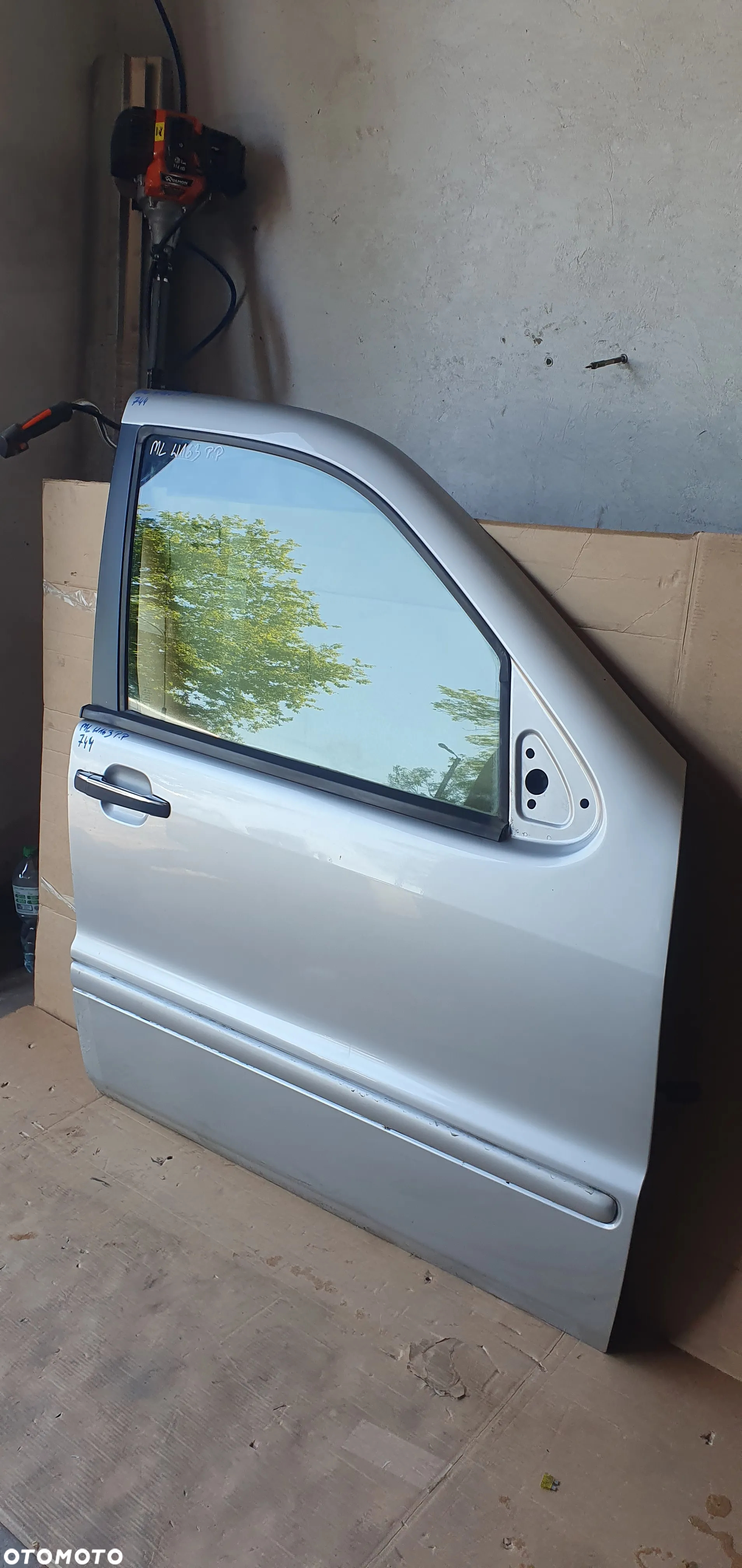Drzwi prawy przód przednie prawe Mercedes ML W163 744 C744 - 2