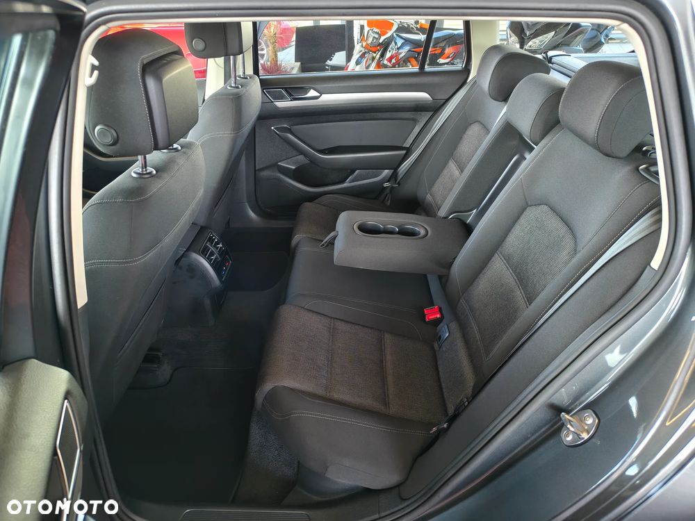 Volkswagen Passat 2.0 TDI SCR DSG Comfortline - 34