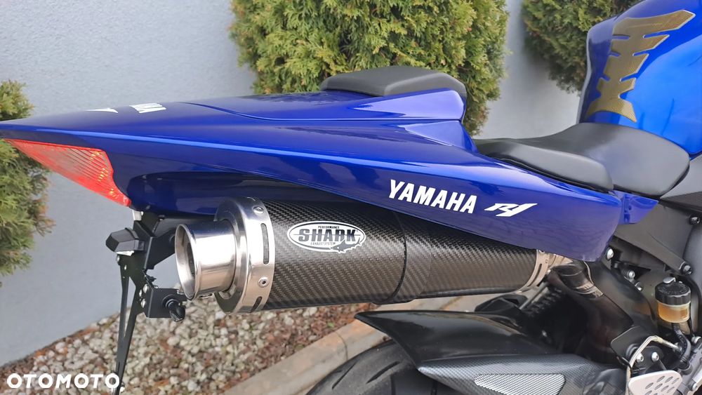 Yamaha R1 - 29
