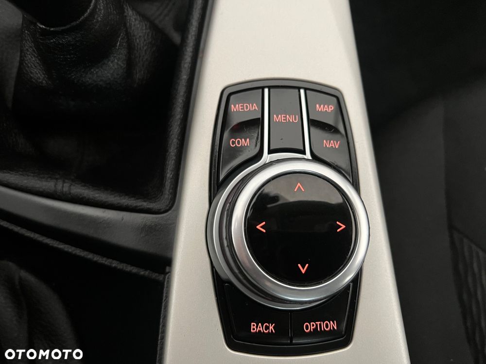 BMW Seria 3 318i Edition Luxury Line Purity - 38