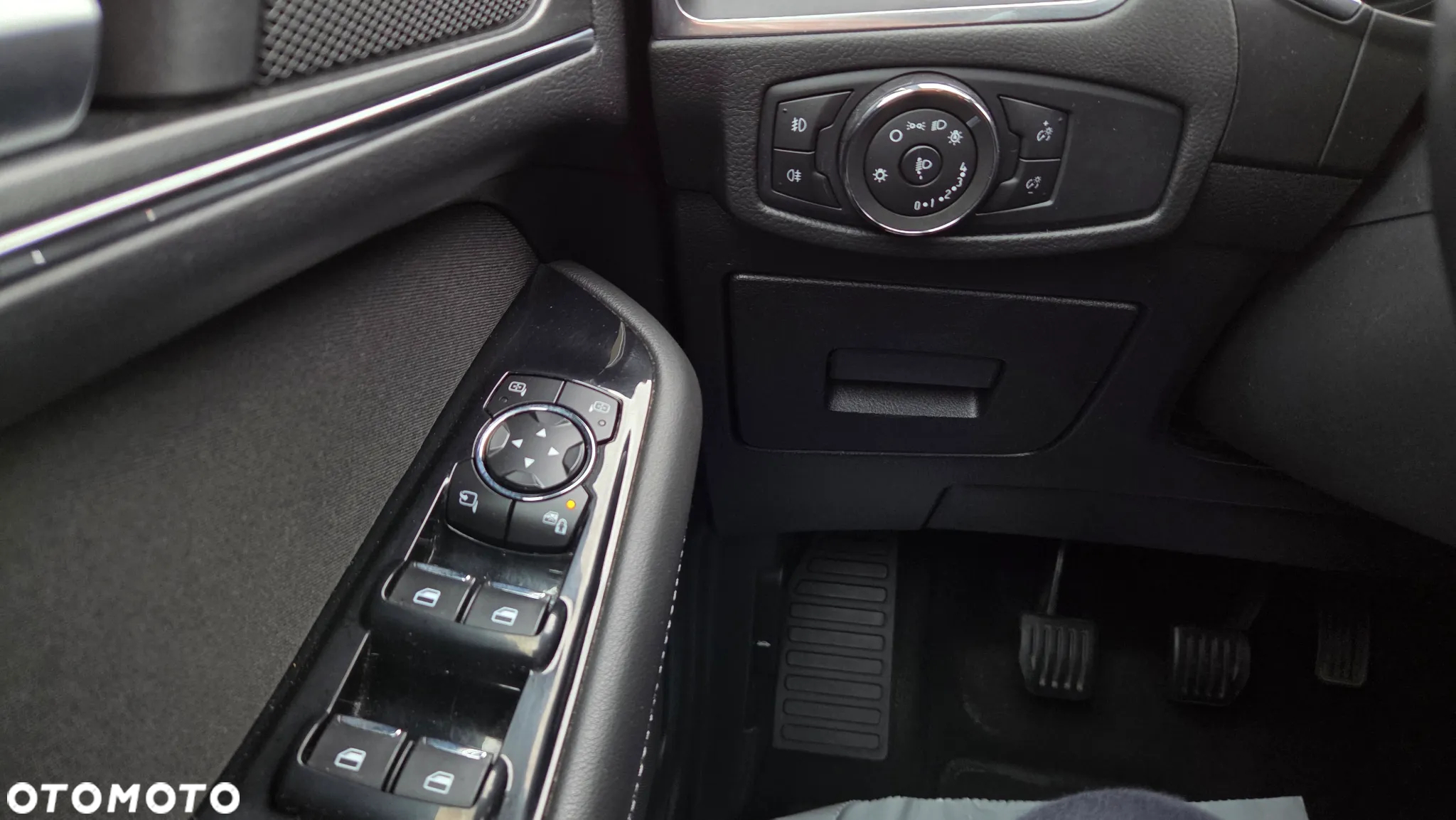 Ford Galaxy 2.0 TDCi Titanium - 24