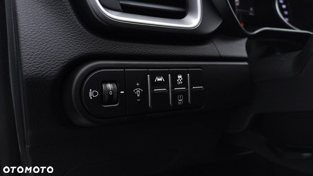 Kia Ceed - 12