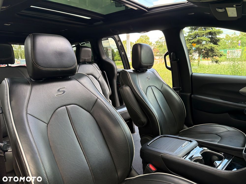 Chrysler Pacifica - 12