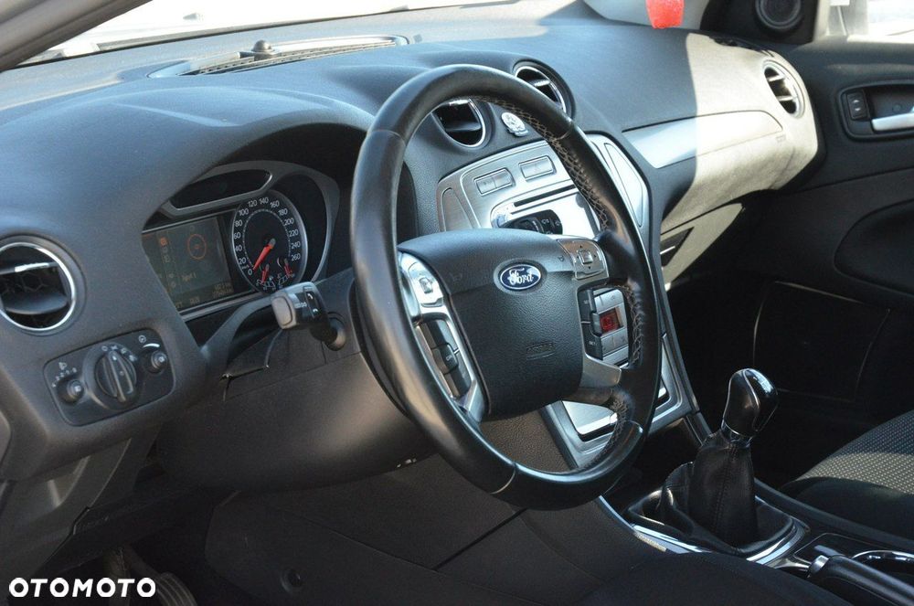 Ford Mondeo - 22