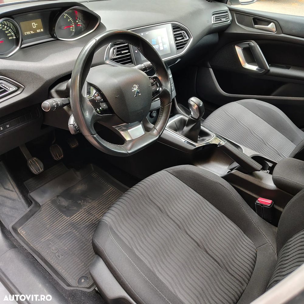 Peugeot 308 1.2 L PureTech Turbo Active - 5
