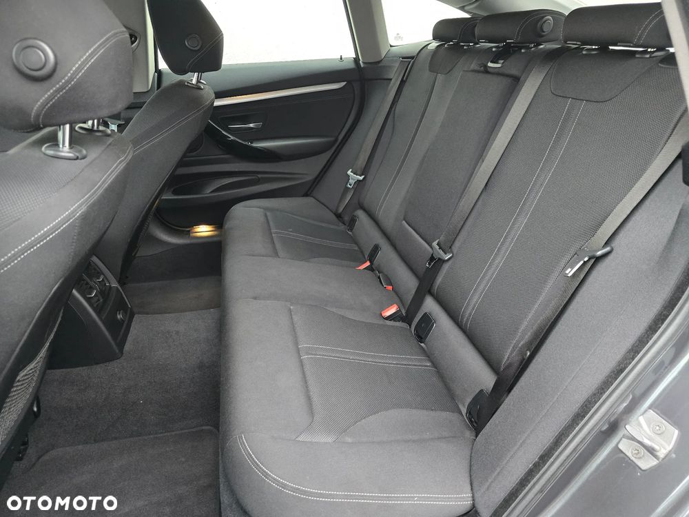 BMW Seria 3 320d xDrive Sport Line - 7