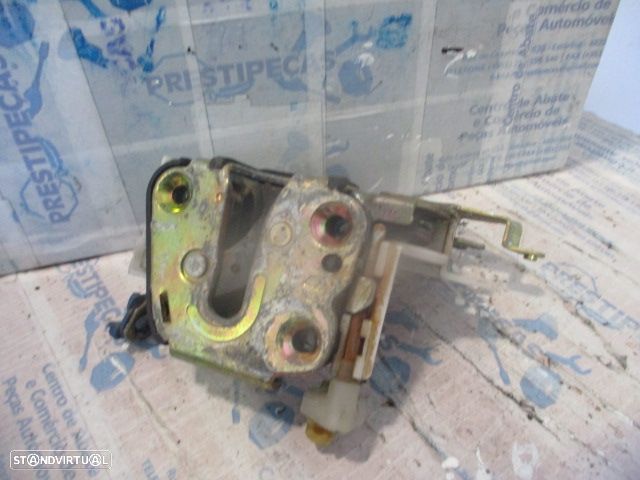 Fecho REF0982 NISSAN TERRANO 2 2002 3.0Di 155Cv 5P CINZA FE MANUAL NISSAN TERRANO 2 1997 2.7TDI 125CV 5P VERDE FE MANUAL - 3