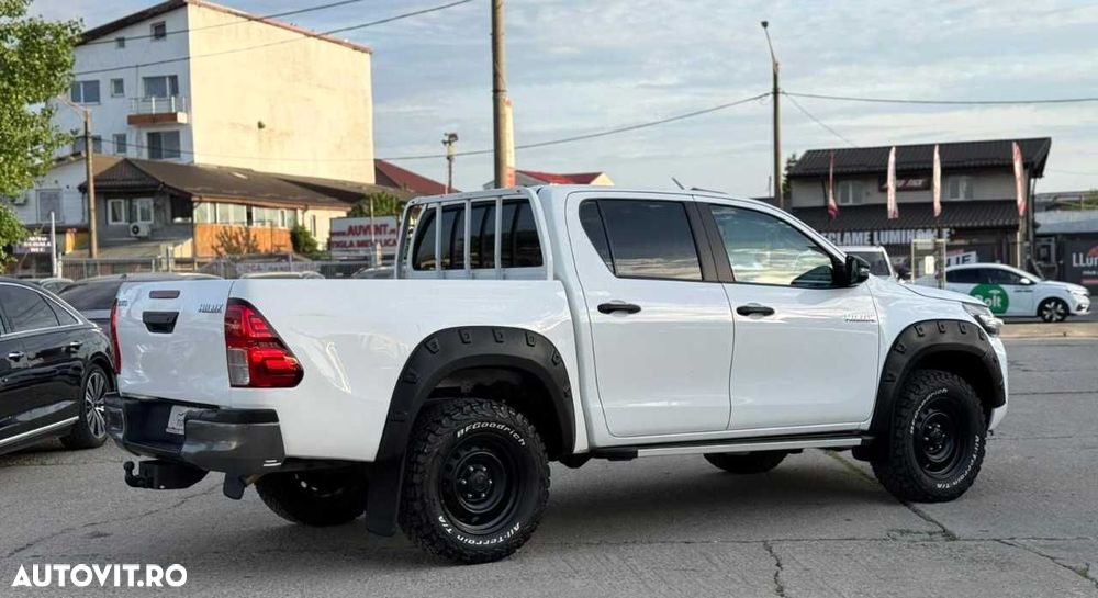Toyota Hilux - 10
