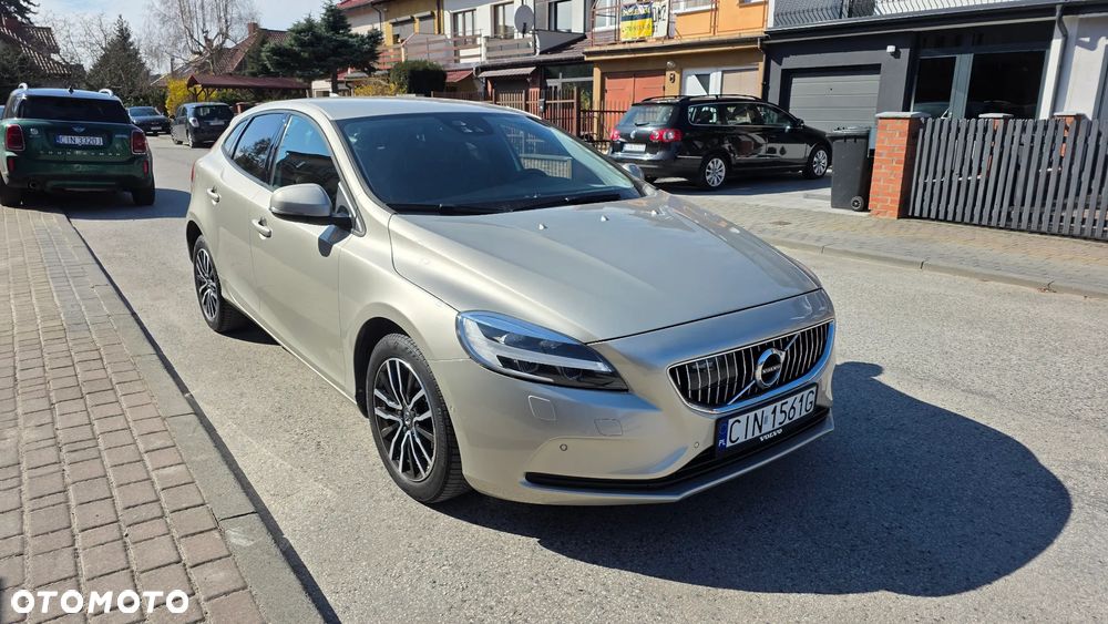 Volvo V40 T2 Geartronic Momentum - 1