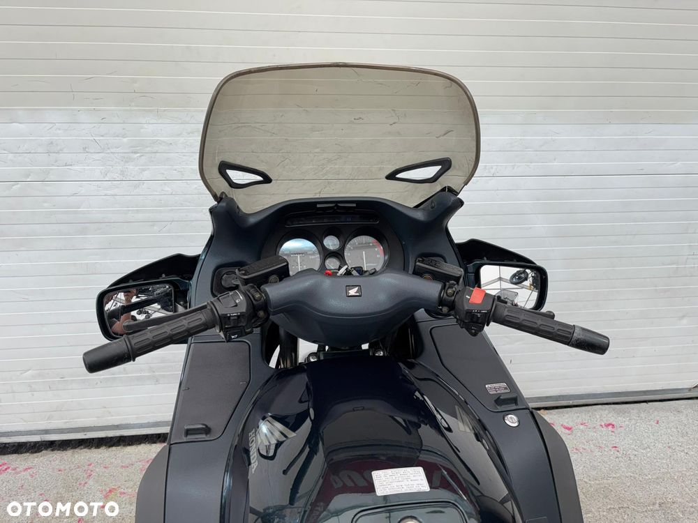 Honda ST - 27