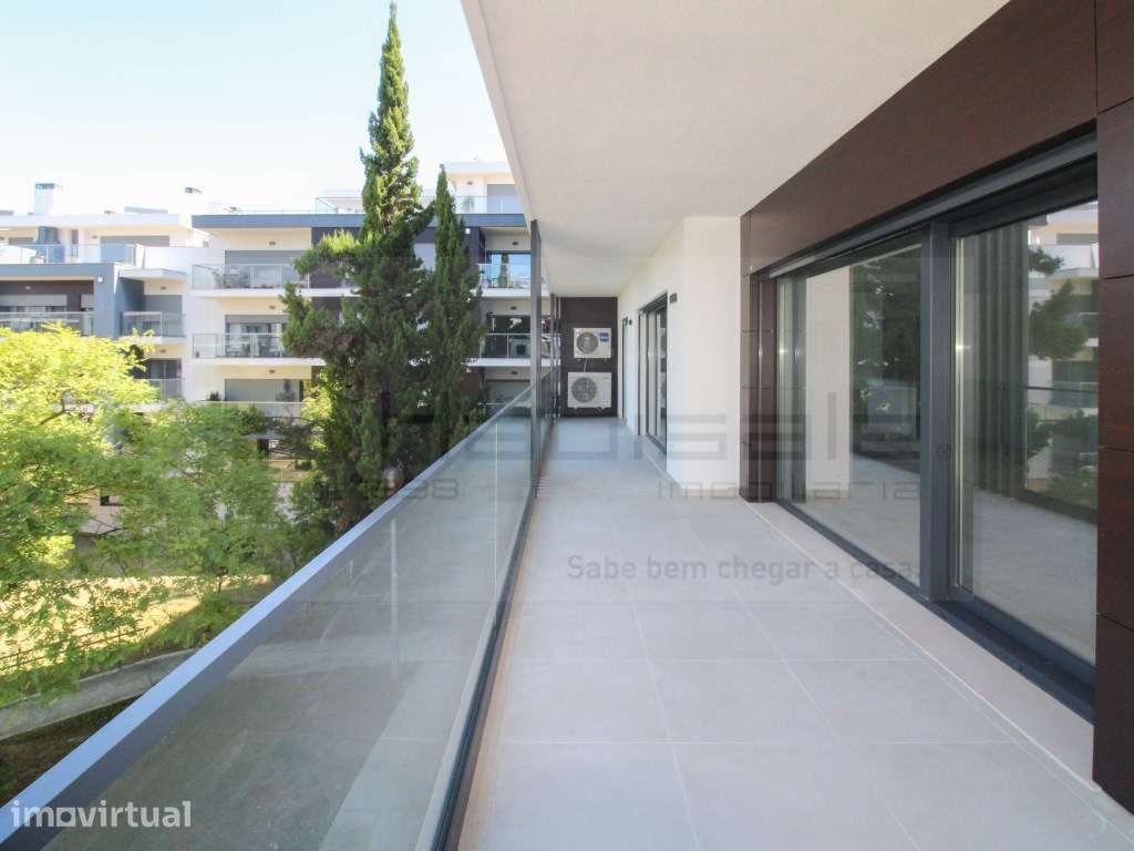 Duplex com grande varanda a 5 minutos da praia - Grande imagem: 5/33