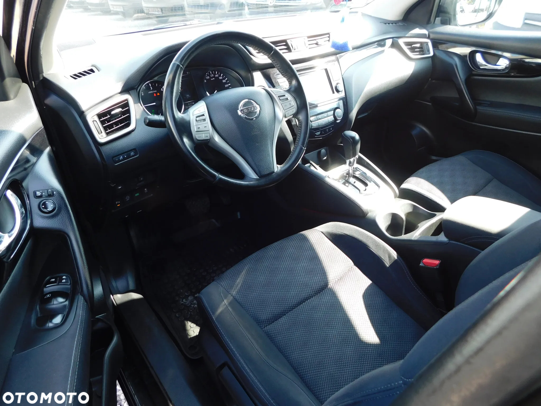 Nissan Qashqai 1.6 DCi N-Connecta Xtronic - 9