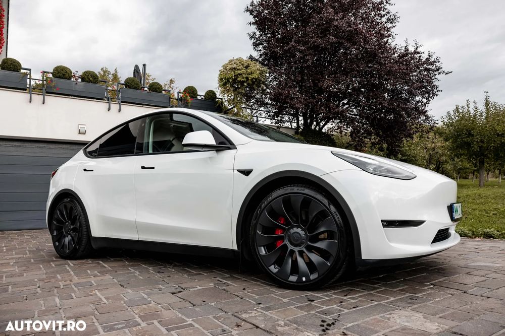 Tesla Model Y Performance Dual Motor AWD - 8