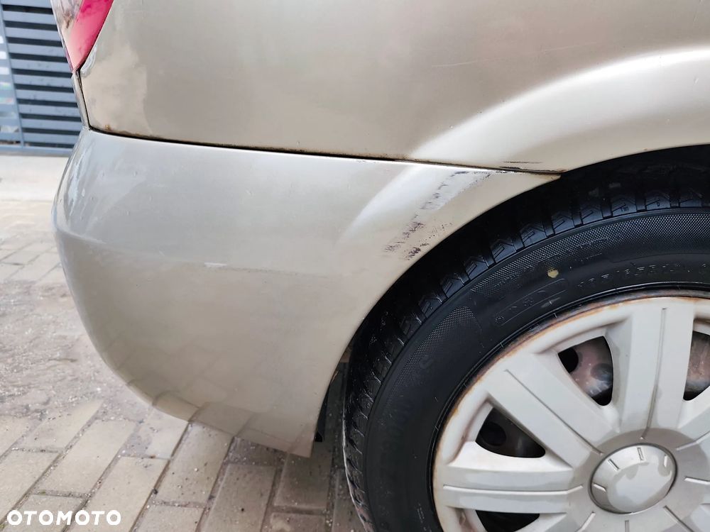 Nissan Almera - 11
