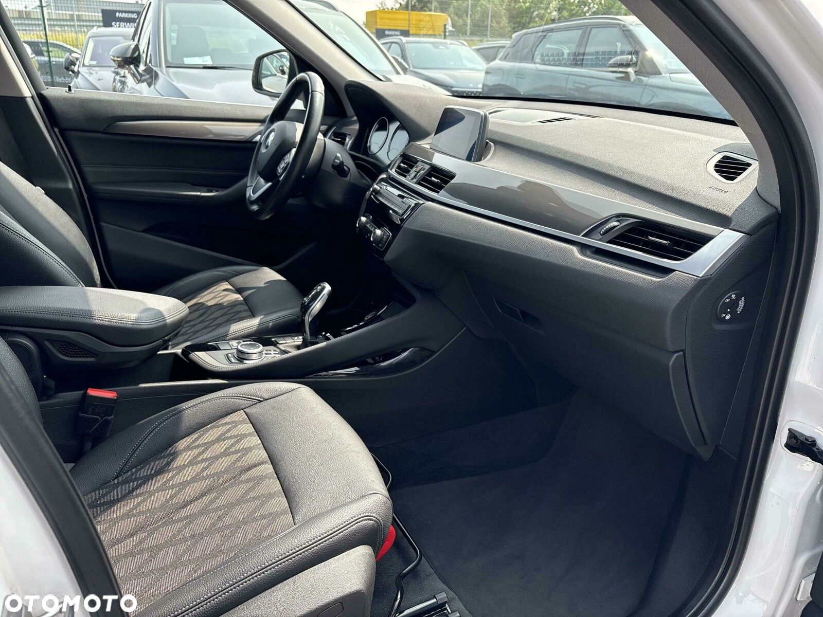 BMW X1 sDrive18i xLine - 9