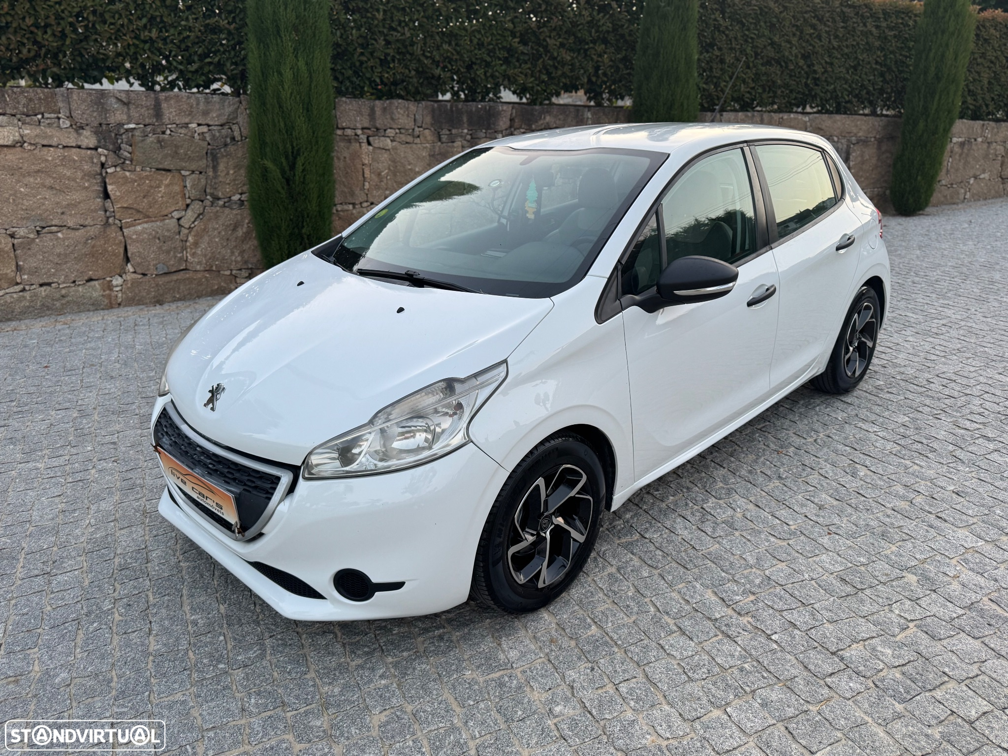 Peugeot 208 1.4 HDi Allure - 2
