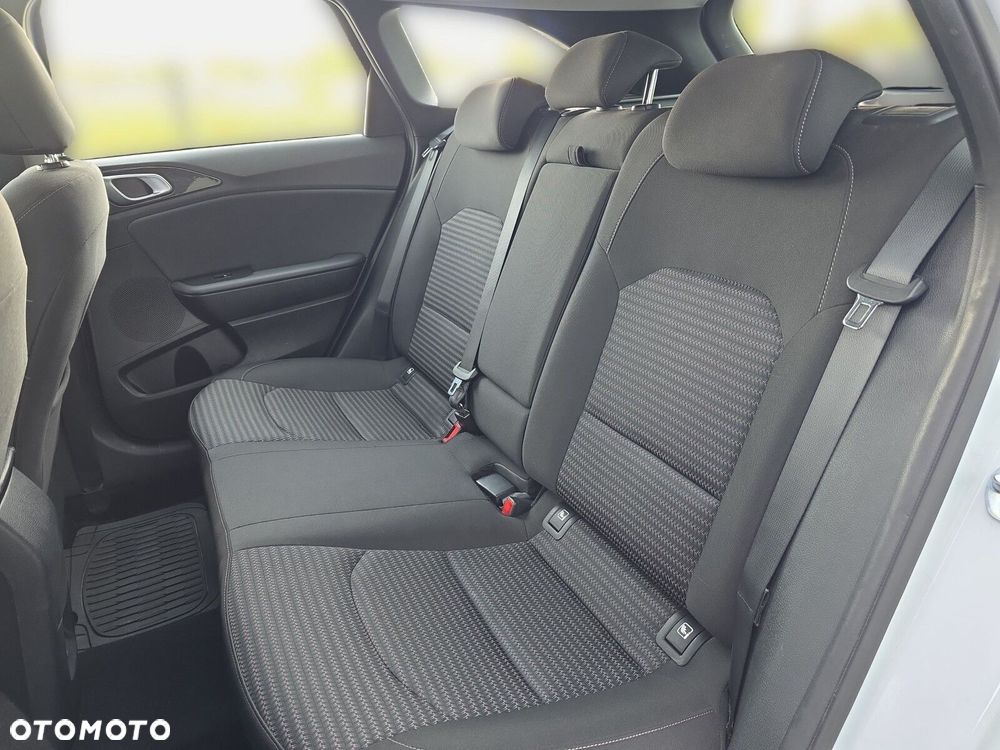 Kia Ceed 1.6 CRDi mHEV M DCT - 28