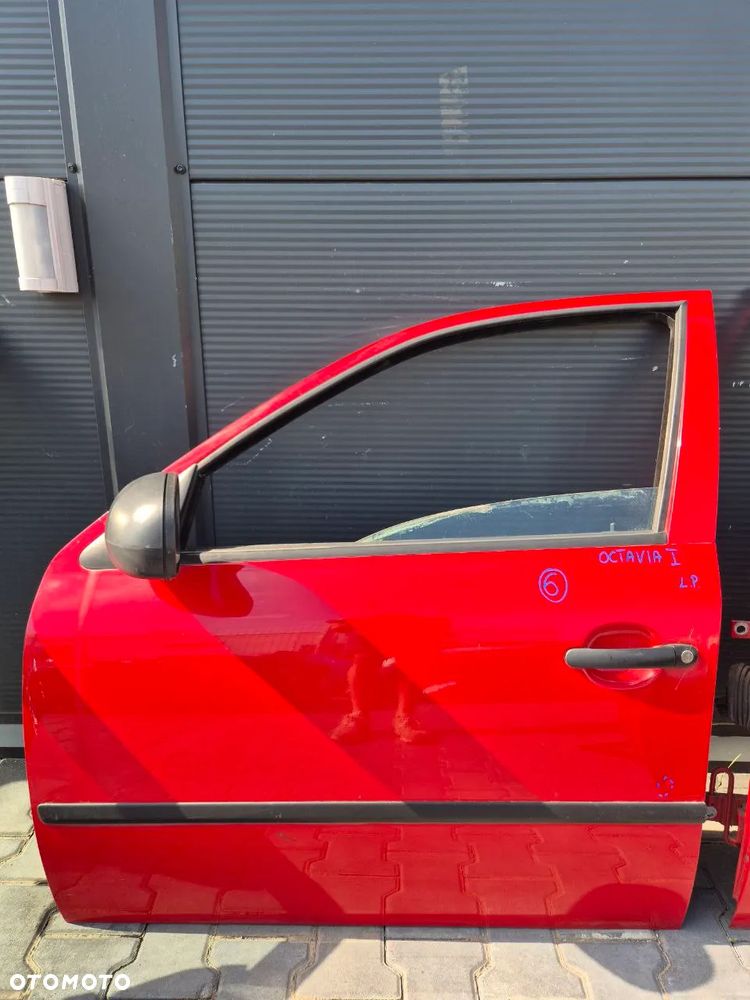 DRZWI LEWY  PRZÓD SKODA OCTAVIA I - 26