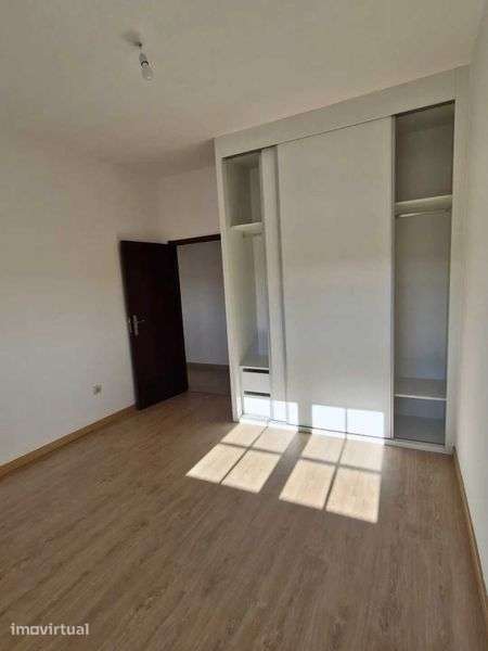 Apartamento T2 de 60m2 + Garagem Com Varanda - Grande imagem: 3/9