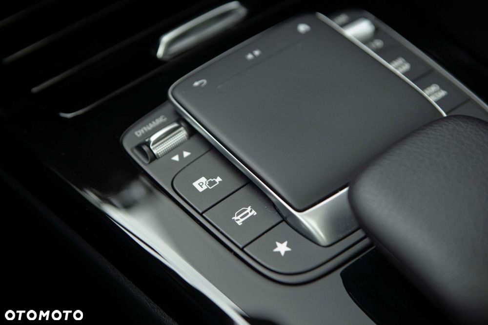 Mercedes-Benz Klasa A 180 AMG Line 7G-DCT - 33