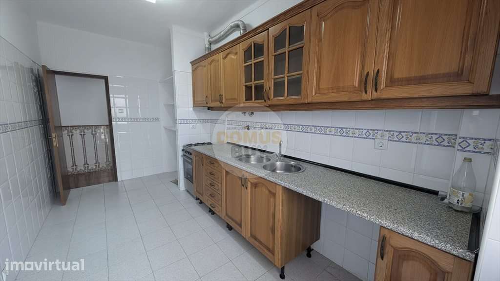 T1 NUM RÉS DO CHÃO COM QUINTAL - AMORA - Grande imagem: 4/16