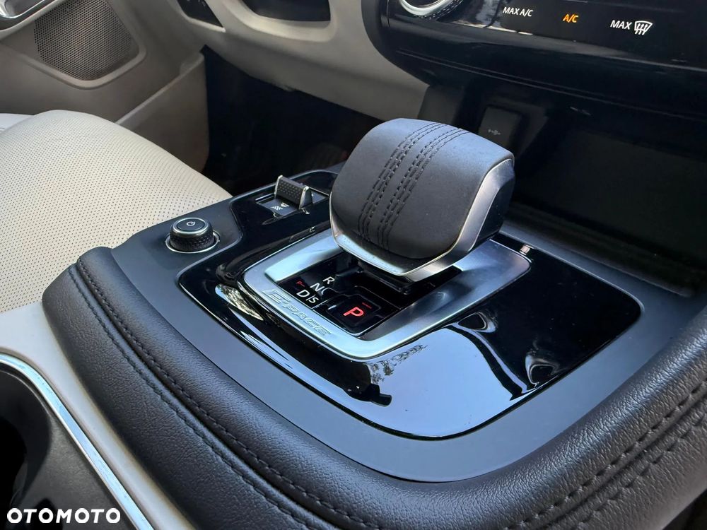 Jaguar E-Pace 2.0 D200 mHEV AWD - 19