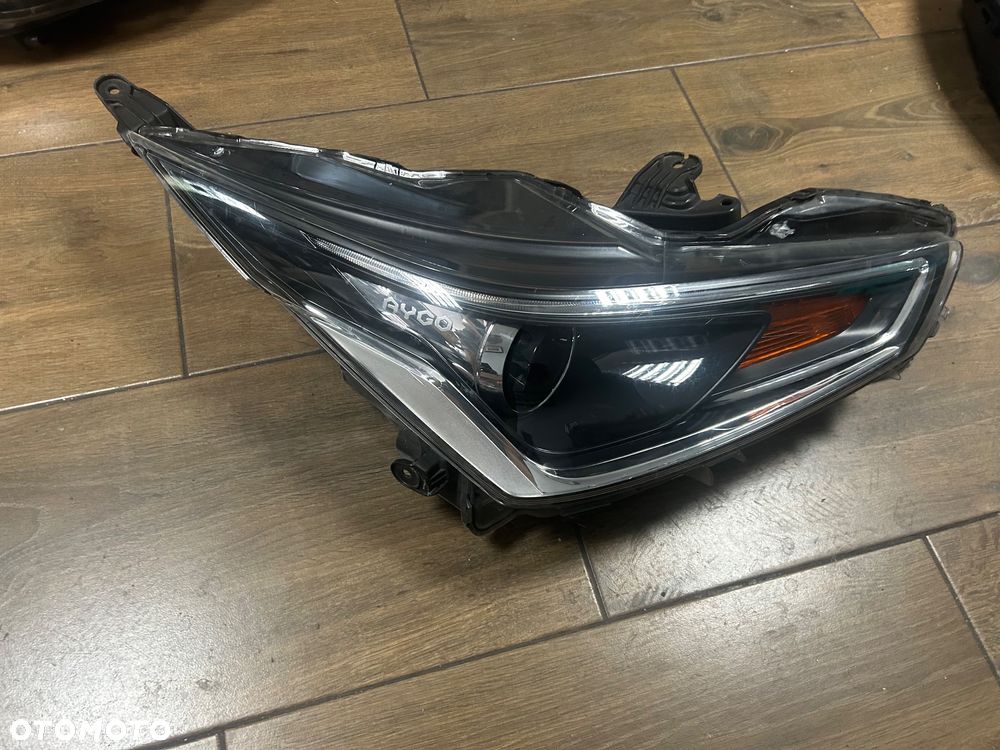 AYGO II LIFT 18- LAMPA PRZOD PRAWA IGLA ORG - 1