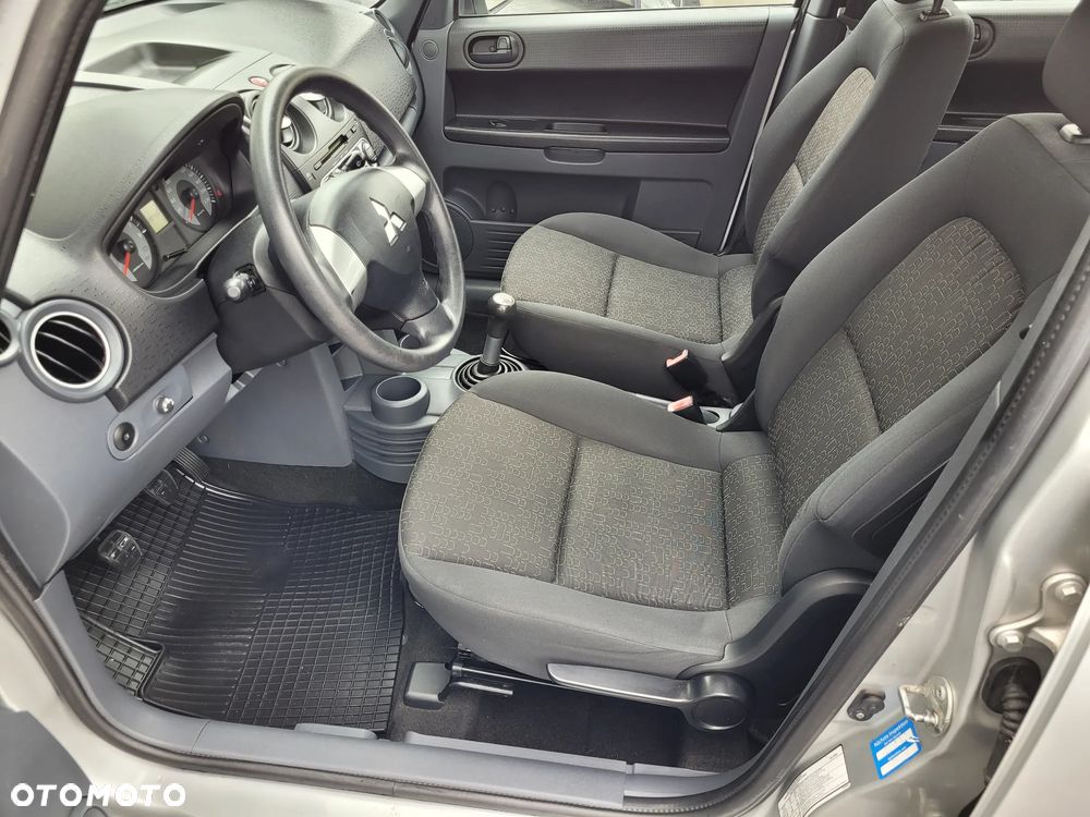 Mitsubishi Colt - 9