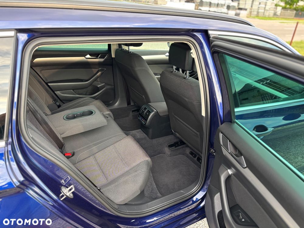 Volkswagen Passat - 13