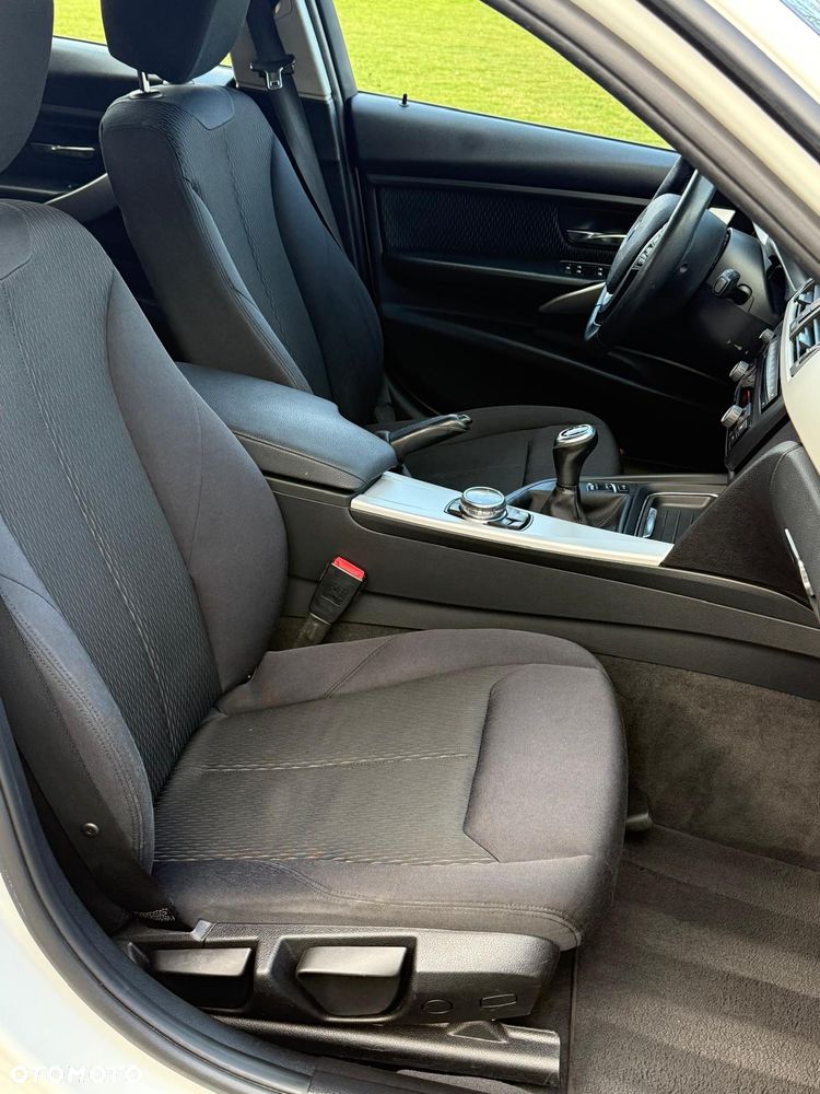 BMW Seria 3 318d Sport Line - 37
