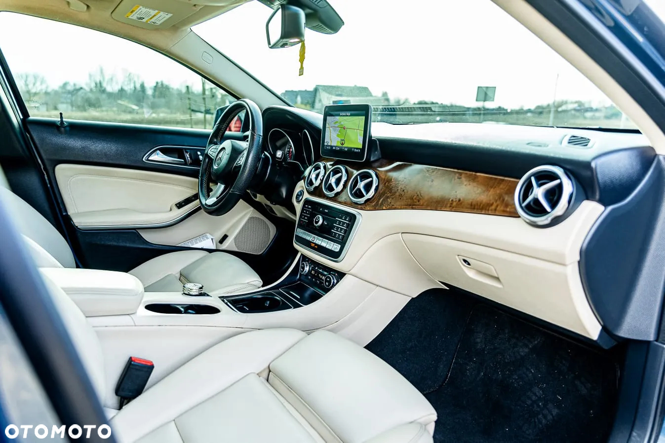 Mercedes-Benz GLA 250 4-Matic Urban - 11