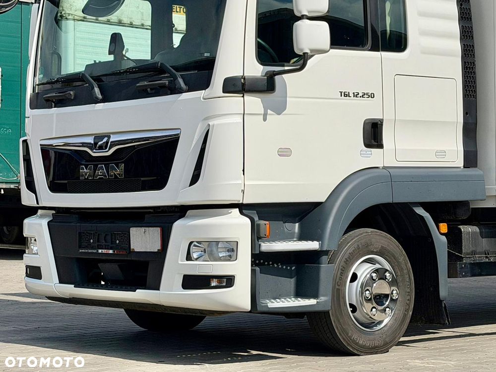 MAN TGL 12.250 / KONTENER / WINDA / 310 TYŚ KM / EURO 6 / SYPIALKA / 5 232 KG ŁADOWNOŚCI / 2018 ROK - 11