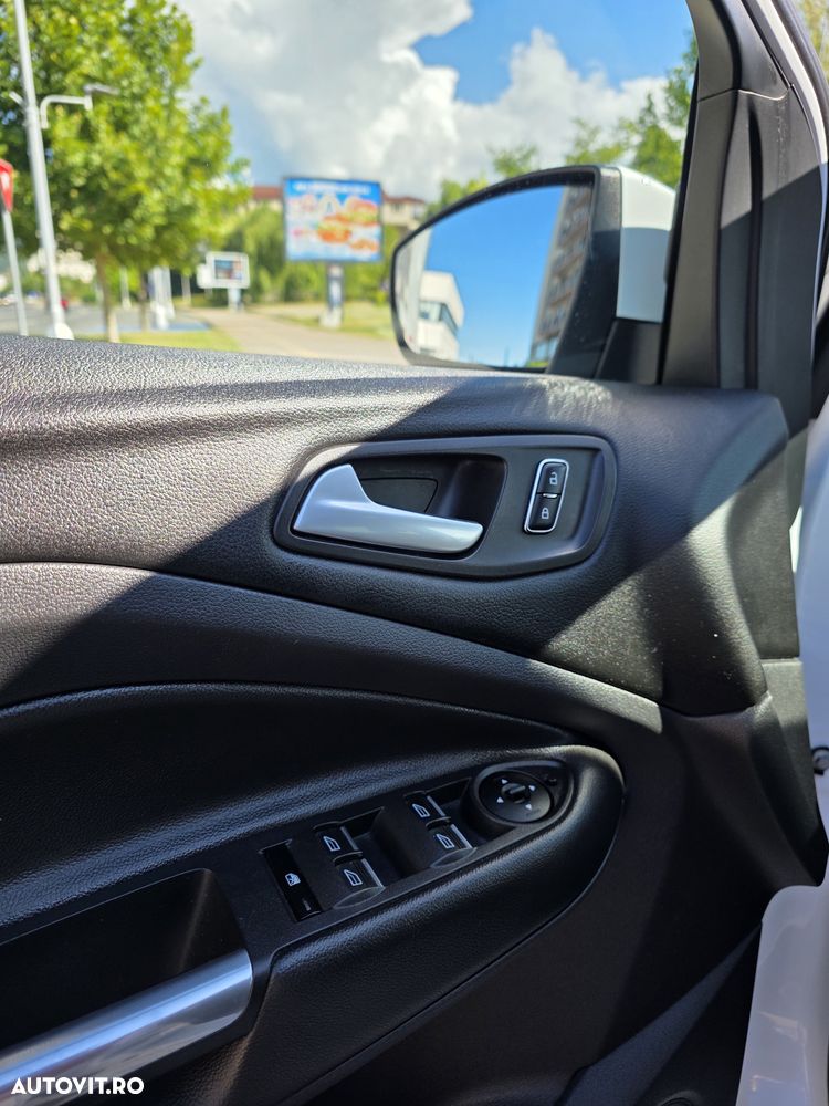 Ford Kuga 2.0 TDCi 2x4 Titanium - 14