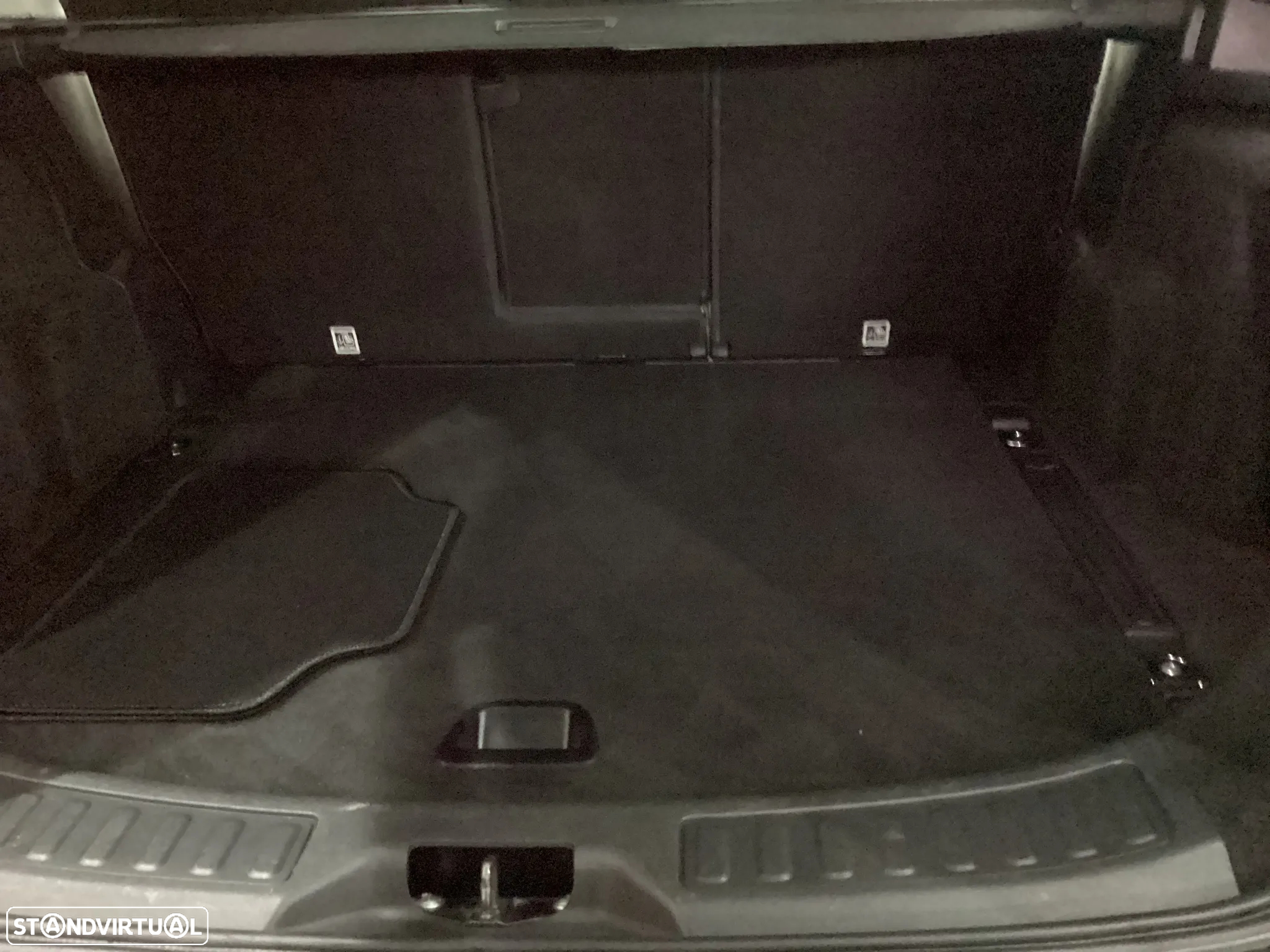 Land Rover Discovery Sport 2.0 TD4 HSE - 24