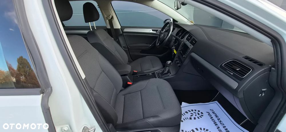 Volkswagen Golf 1.6 TDI Trendline DSG - 25