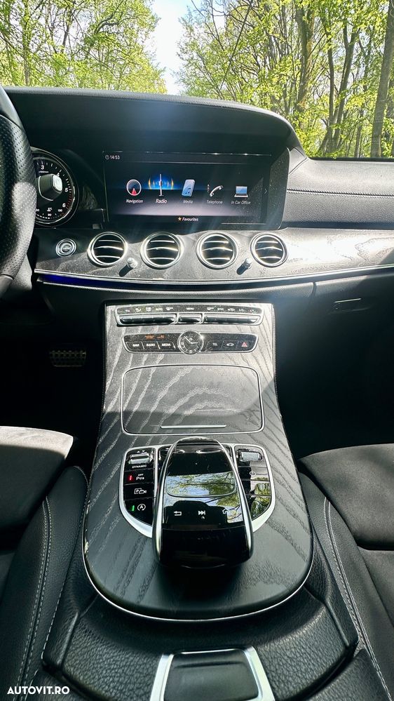 Mercedes-Benz E 220 d 4MATIC 9G-TRONIC AMG Line - 14