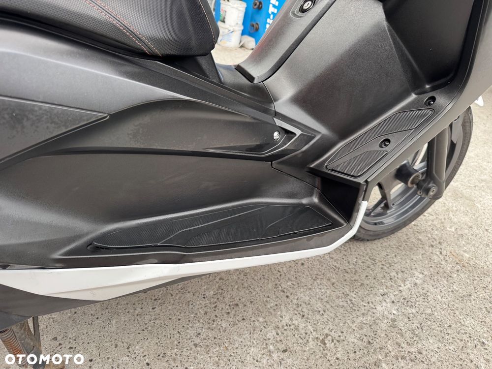 Yamaha X-max - 12