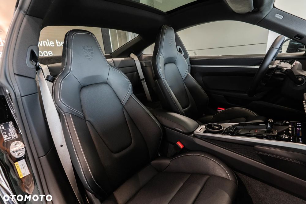 Porsche 911 Carrera 4S - 15