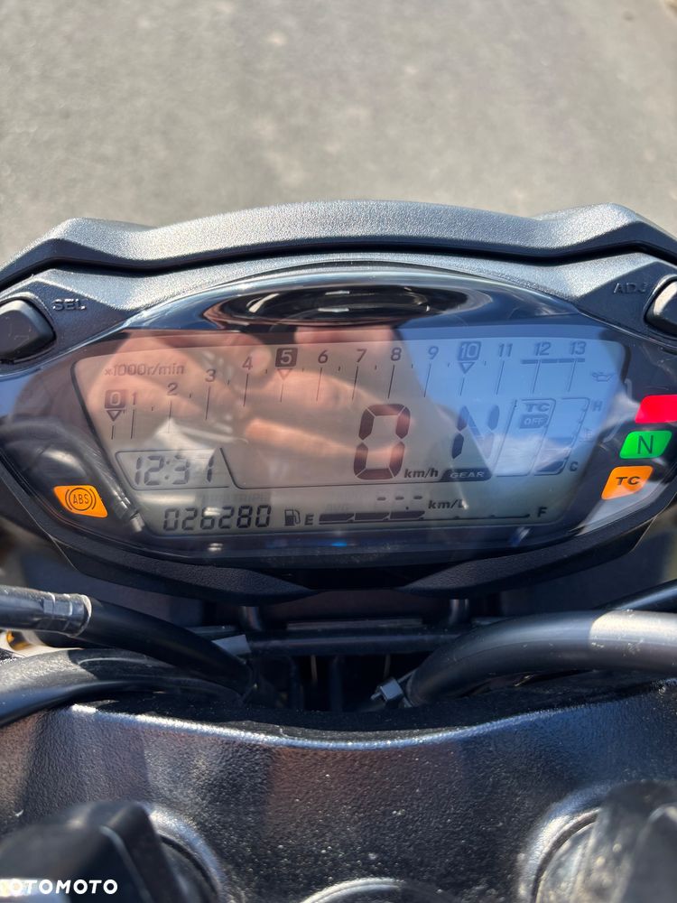 Suzuki GSX - 12