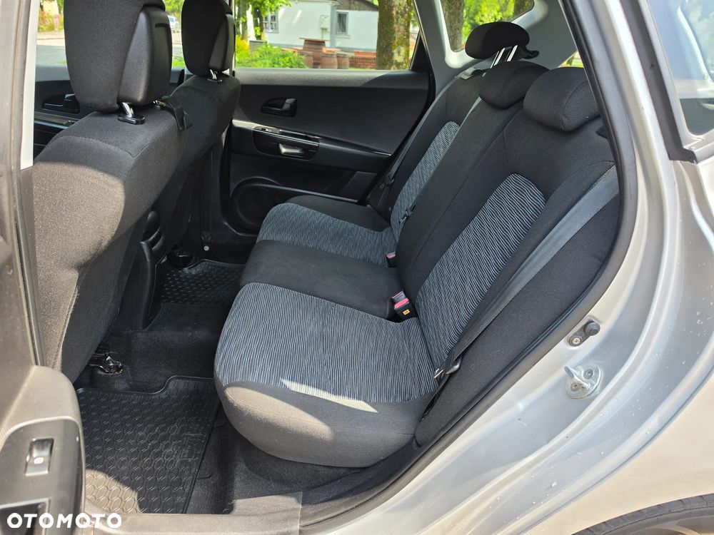 Kia Ceed - 12