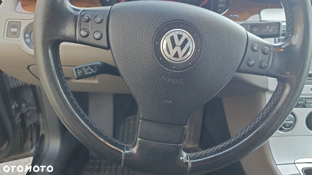 Volkswagen Passat 2.0 TDI DPF Highline - 8