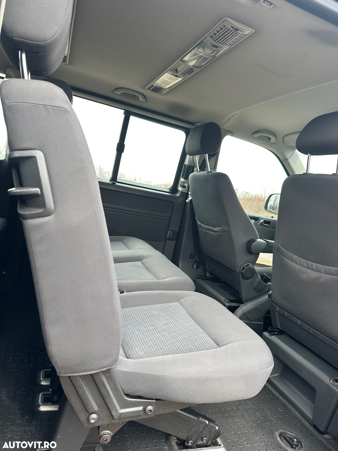 Volkswagen Caravelle - 8