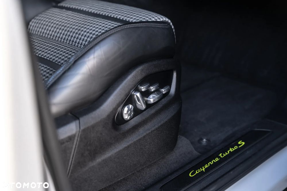 Porsche Cayenne - 33