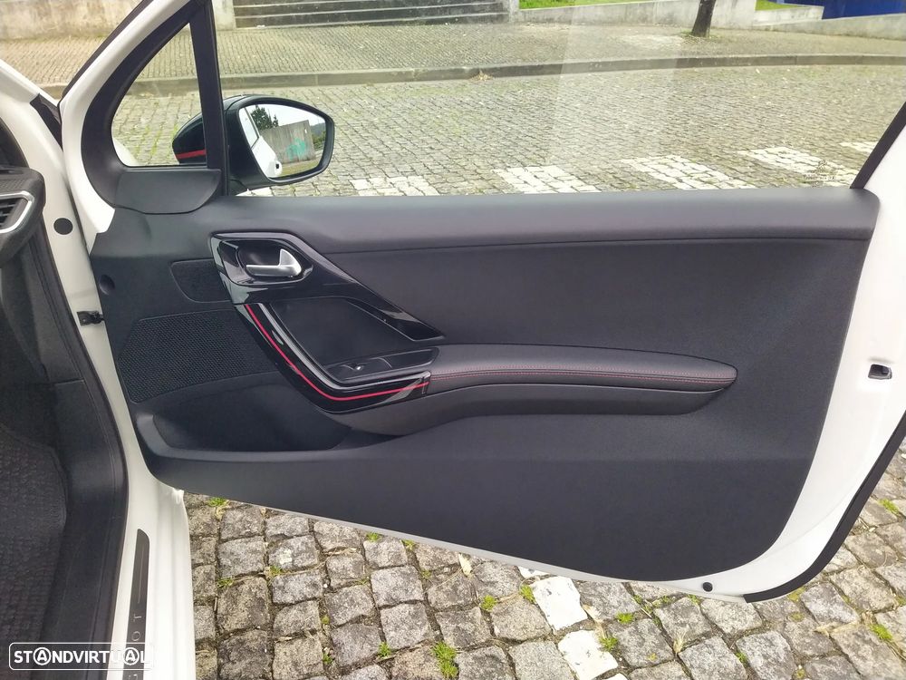 Peugeot 208 1.6 BlueHDi GT Line - 14