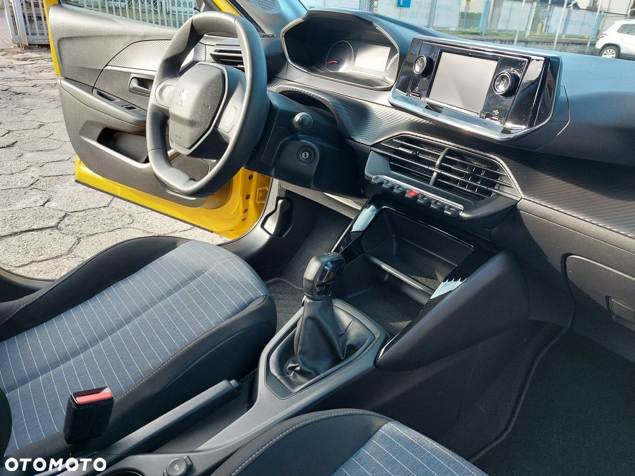 Peugeot 208 - 17