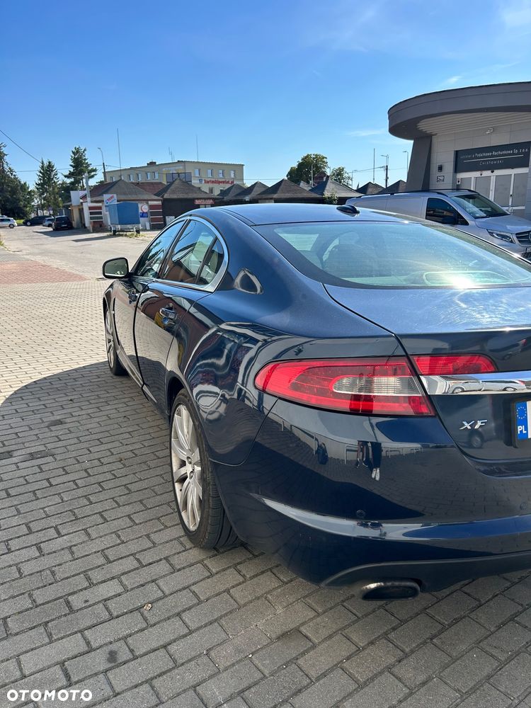 Jaguar XF 2.7 V6 D Luxury - 25