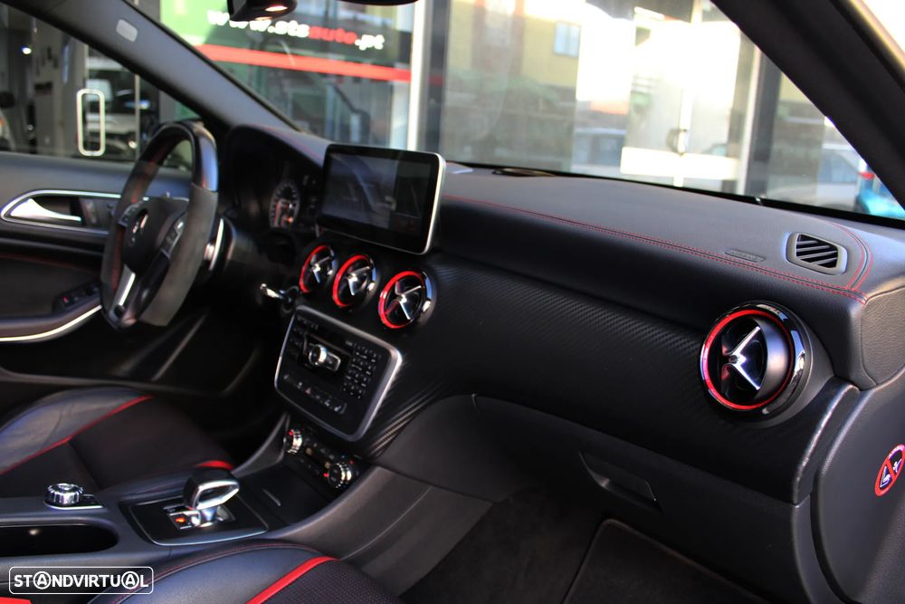 Mercedes-Benz A 45 AMG 4Matic Speedshift 7G-DCT - 32