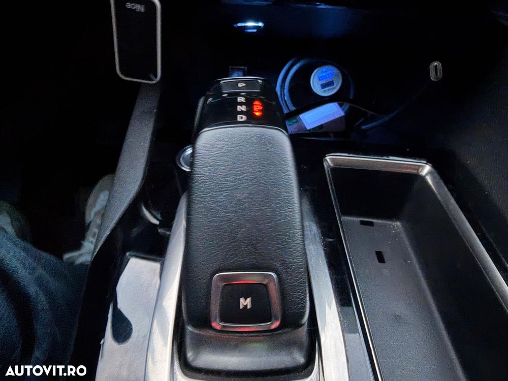 Peugeot 3008 1.2 PureTech Turbo S&S EAT8 Allure - 25